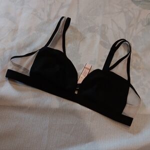 Victoria's Secret Black Lace Underwire Bra New Size M